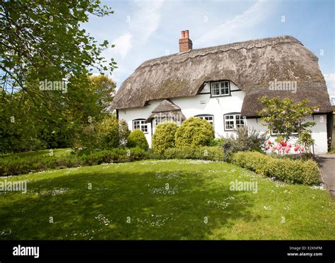Thatch Wiltshire Stock Photos And Thatch Wiltshire Stock Images Alamy