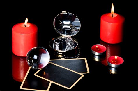 Para qué sirven las velas de color rojo en rituales Horóscopos Univision