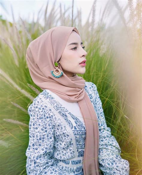 Inspirasi Gaya Hijab Dengan Model Anting Yang Sedang Tren Scarf Media