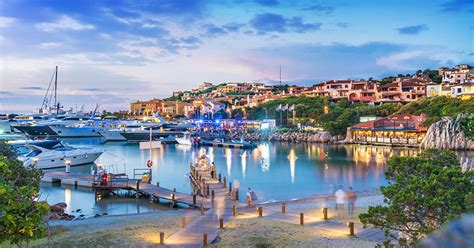 In 1962, the billionaire decided to build a centre for the rich and. Porto Cervo attire une clientèle internationale huppée ...