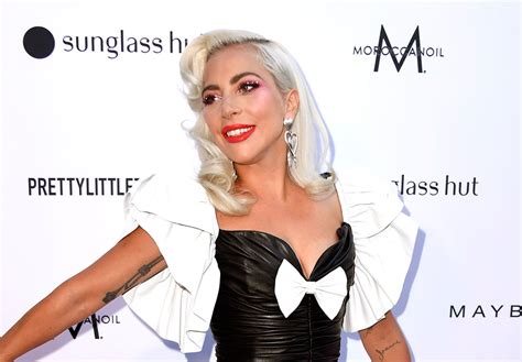 Lady Gaga Totalmente Desnuda Y Conectada A Cables Para La Portada De