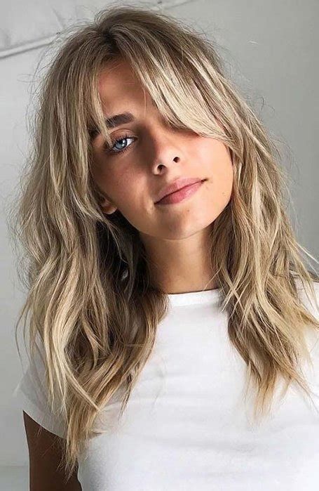 It gently contours your cheekbones and helps to add the definition to the jawbone. 28 Best Medium Length Hairstyles & Haircuts for Women in 2020