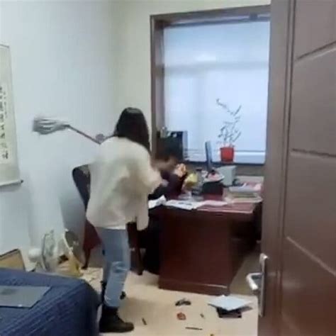 Her Boss Sent Harassing Texts So She Beat Him With A Mop The New