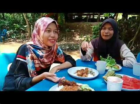 Lunch in the middle of the river streem. TRIP TO DUSUN TOK WAK DESA - YouTube