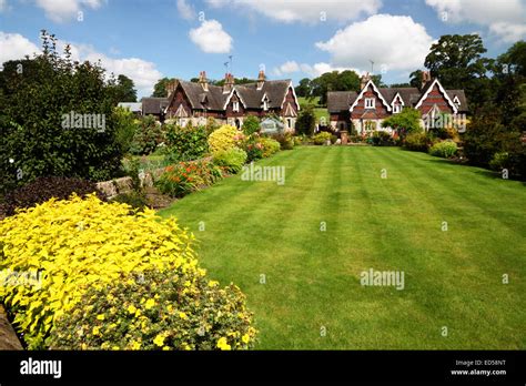 Cottage Ornee Hi Res Stock Photography And Images Alamy