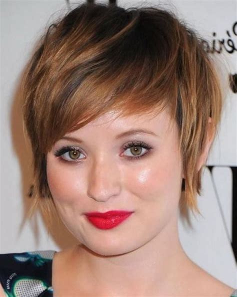 It's the kind of hairstyle that's incredibly versatile, makes a statement, and is perfect for women who are low on time. Short Pixie Haircuts 2021 - Hair Colors