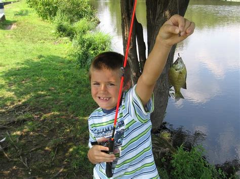 Best Kids Fishing Pole To Start Them Off Young Fun Attic