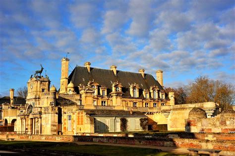 Loveisspeed The Château De Chantilly Is A Historic Château