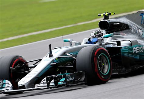 I'm not the owner of the footage used in this video. Bottas : "Je n'ai pas la même voiture que Lewis"