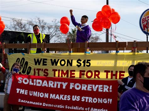 Fast food workers staged a nationwide strike across dozens of american cities on thursday morning, demanding a $15 per hour wage and the right to form a union. Fast food workers hold strikes in 15 cities - Gateway
