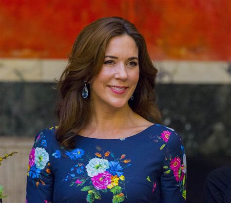 princess mary attended the dinner in honor of the award of the search for the carlsberg