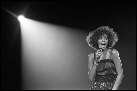 Downloaden Whitney Houston Im Rampenlicht Wallpaper
