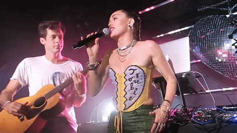 Miley Cyrus And Mark Ronson Strip Down Nothing Breaks Like A Heart