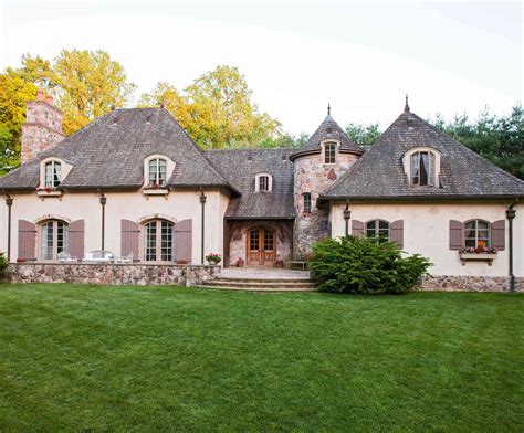 20 French Country Style Homes With European Elegance