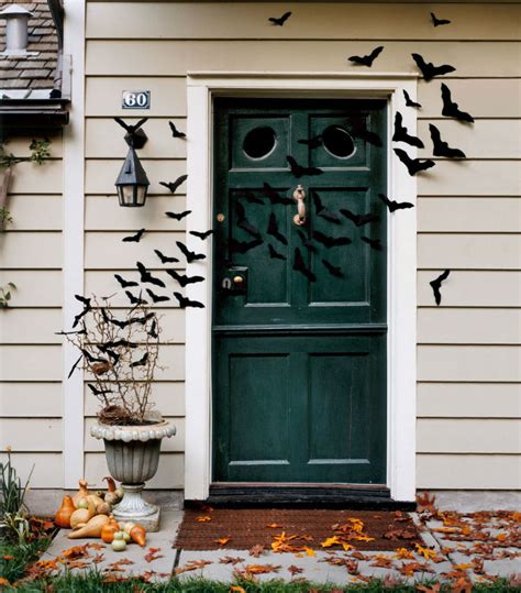 These diy halloween decorations are cute, scary, and easy to make. The Best Homemade Halloween Decorations on Pinterest