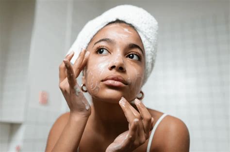 Can You Wash Your Face With Hand Soap Answered Aglow Lifestyle