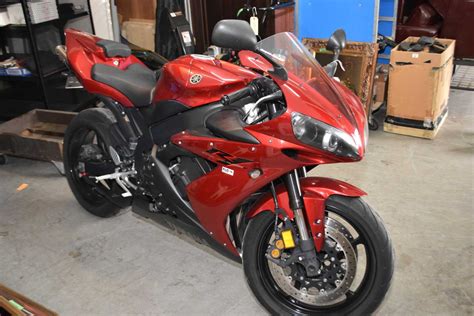 Yamaha R1 2005 Motorcycle With Inline 4 Cylinder 1000cc Engine 2700kms