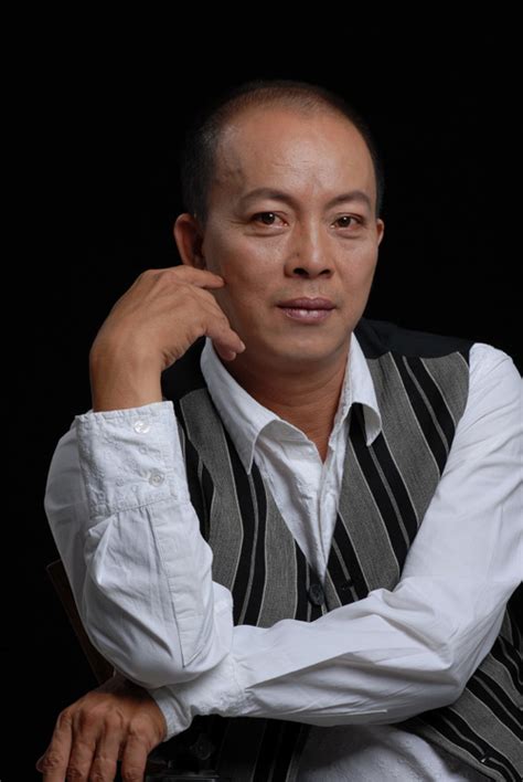 Anh có bằng thạc sĩ chuyên ngành đạo diễn của nga, trưởng khoa đạo diễn trường đại học. Những điều ít biết về nghệ sĩ hài Đức Hải