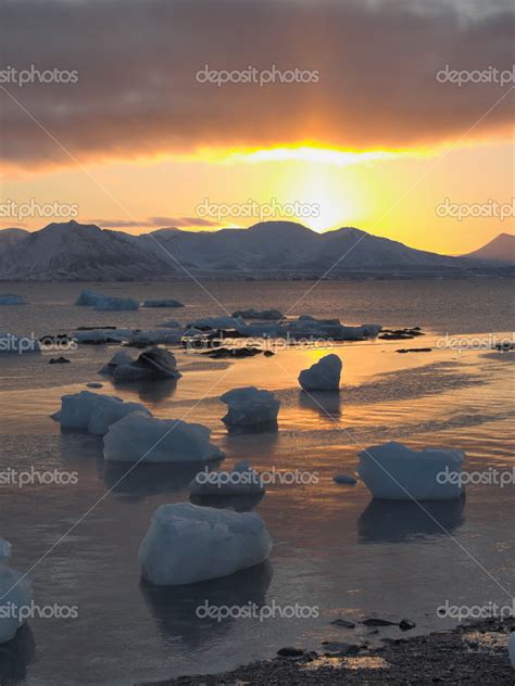 Arctic Sunrise Vertical Landscape Svalbard — Stock Photo © Erectus