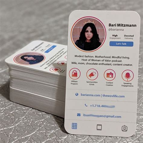 The square shape mimics a vintage polaroid photo, which has been associated with instagram from its beginnings. Instagram Style Business Cards (With images) | Graphic ...