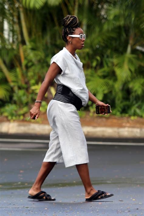 Pregnant Kelly Rowland Out In Hawaii 11 12 2020 Hawtcelebs