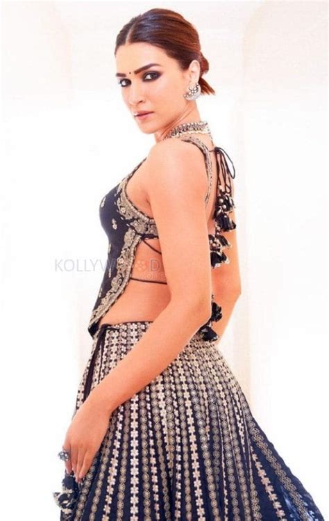 Sexy Kriti Sanon In A Stunning Black Lehenga Set For Diwali Photos 08 247423 Kollywood Zone