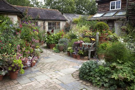 The Courtyard Garden Whichford Pottery