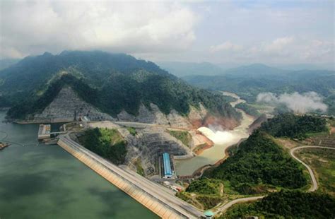 Built in 1985, the dam, with the lovely lake. Empangan Hidroelektrik Bakun dikembalikan kepada Sarawak ...