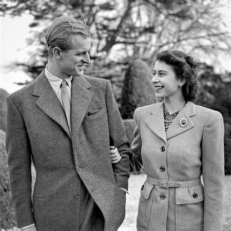 Nascido como felipe da grécia e da dinamarca, abdicou de sua nacionalidade e se tornou britânico para se casar com elizabeth ii em 1947. Rainha Elizabeth e príncipe Philip celebram 72 anos de ...