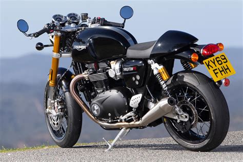 Find great deals on ebay for triumph thruxton. 2020 Triumph Thruxton RS Review (17 Fast Facts) - Ultimate ...