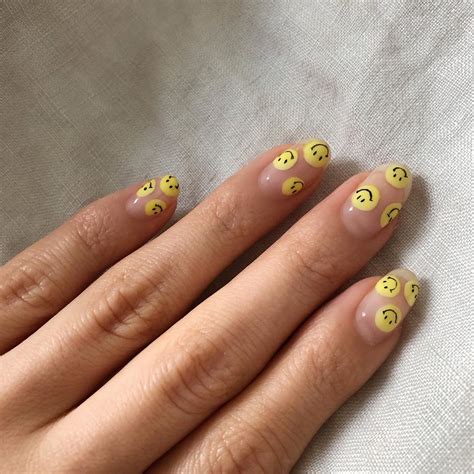 Smiley Face Nails Black And White Short Canvas Heat