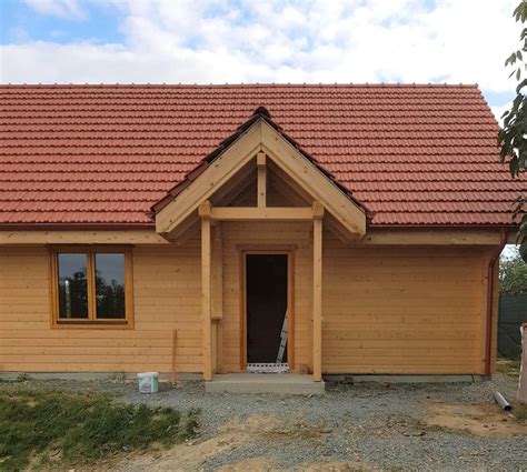 Case din lemn masiv Locuințe moderne și sustenabile pentru iubitorii