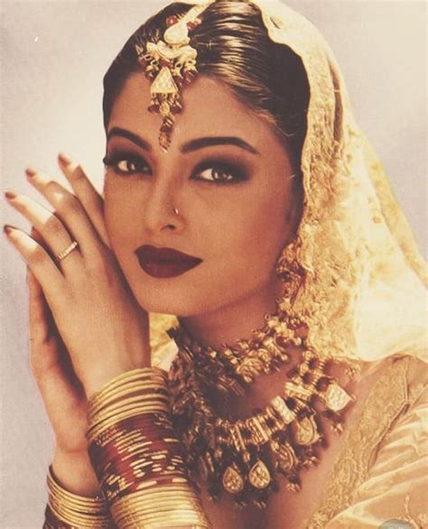 Pin By Liłl¥ On Random Perfection Indian Aesthetic Indian Photoshoot Vintage Bollywood