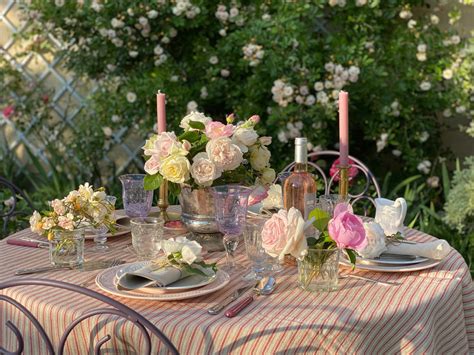How To Set A Rose Garden Tablescape Une Bonne Maison