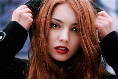 Redheads With Dark Eyebrows Women Redheads Dark Eyes Faces Pale Skin