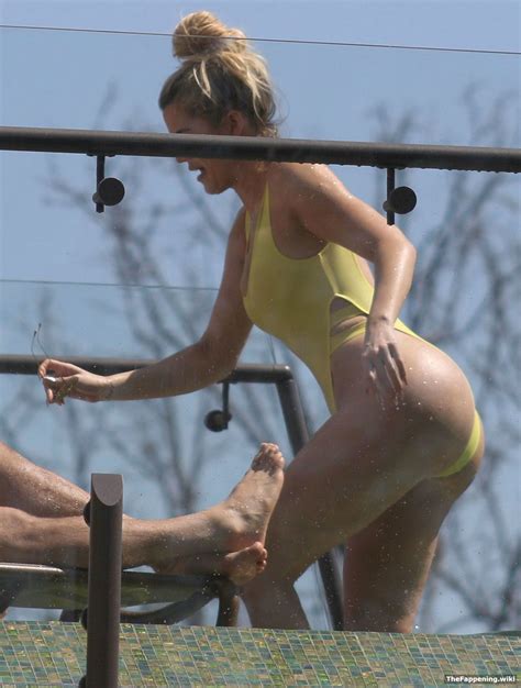 Khloe Kardashian Nude Pics Vids The Fappening