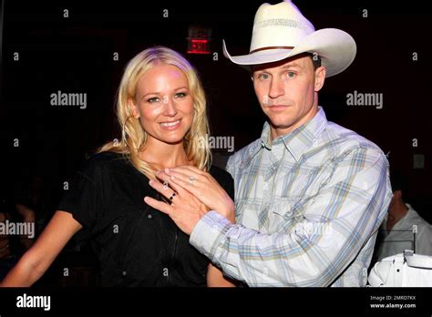 Exclusive!! World-renowned recording artist Jewel hosted Aura nightclub