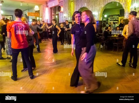 Berlin Deutschland Crowd On Dance Floor Couples Dancing In Old