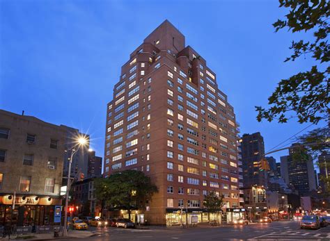 Crowded street intersection of 5th and 32nd st. 251 East 32nd St. in Kips Bay : Sales, Rentals, Floorplans ...