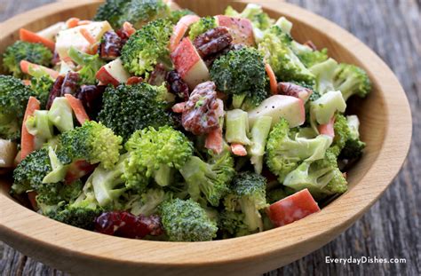 This broccoli salad is packed full of delicious, healthy ingredients like sweet apples, crunchy walnuts, and tart cranberries, tossed in a sweet and creamy dressing. Broccoli and apple salad recipe - Everyday Dishes & DIY