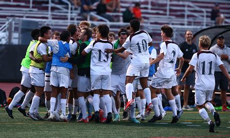 Brandts Free Kick Lifts Uchicago Mens Soccer To 1 0 Win Over