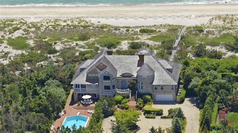 Susan Luccis 14 Acre Hamptons Property Has Stunning Beach Views