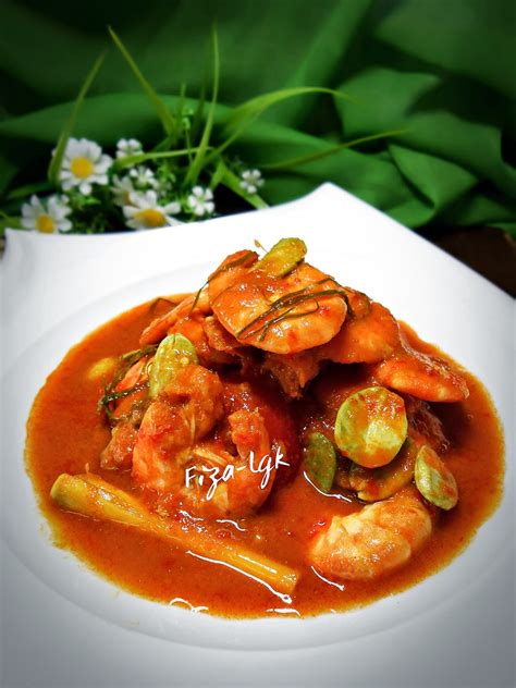 #resepi #masak #cooking #prawn hari ini abang ingin berkongsi resepi udang masak petai.bagi yang meminati petai, salah satu menu wajib dengan memasak udang. UDANG MASAK TEMPOYAK DAN PETAI | Fiza's Cooking