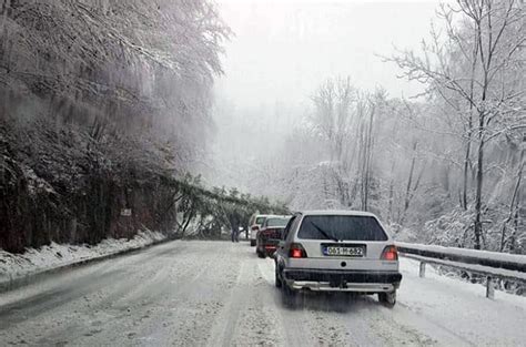 Blokiran saobraćaj na putu Tuzla Sarajevo stablo palo na cestu