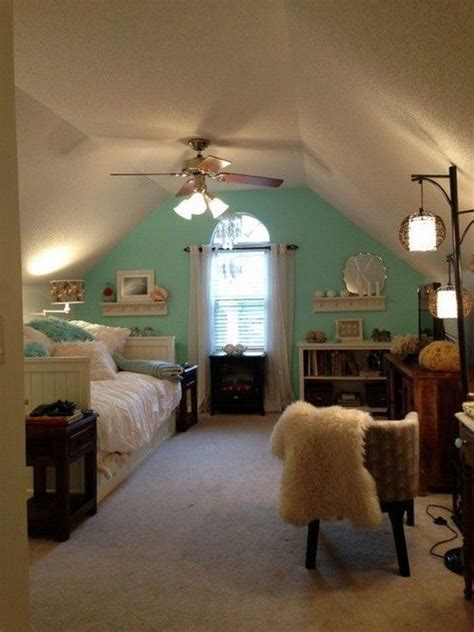 The penthouses are spaces that are on the top floor of a house. 25 Dreamy Attic Bedrooms Interiorforlife.com Mary Anne?s ...