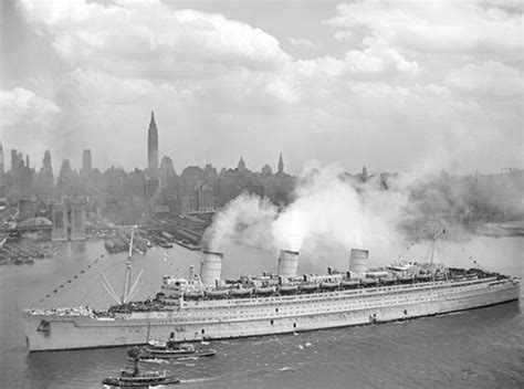 Rms Queen Mary In New York Harbor New York Harbor Queen Mary Photo