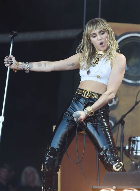 Miley Cyrus Performs At Glastonbury Festival 06302019 Hawtcelebs