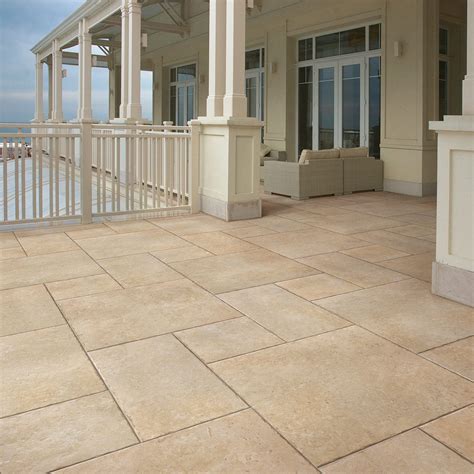 Creativity and innovative design are key to a process of constant renewal that drives to achieve the utmost product quality through versatile ceramic solutions, that make ragno a fine example of an unmistakable italian style, popular and respected all over the world since 1949. Innenraum-Fliesen - OTRANTO - SINTESI - Außenbereich ...