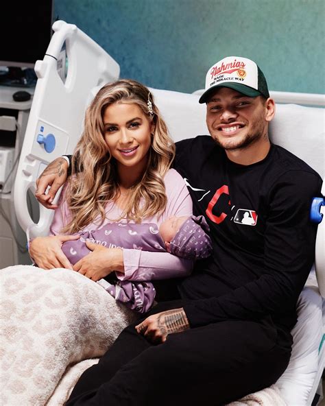 Kane Brown And His Wife End 2021 With A Big Surprise Their Second