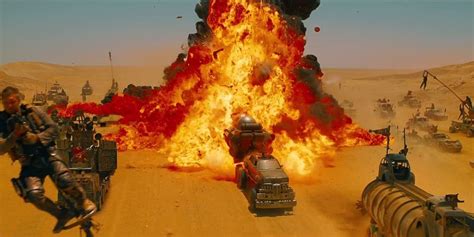 Black and chrome edition revs into cinemas for one day only.pic.twitter.com/xrxdbyi7bq. Zo is de vetste scene uit Mad Max: Fury Road gemaakt - FHM
